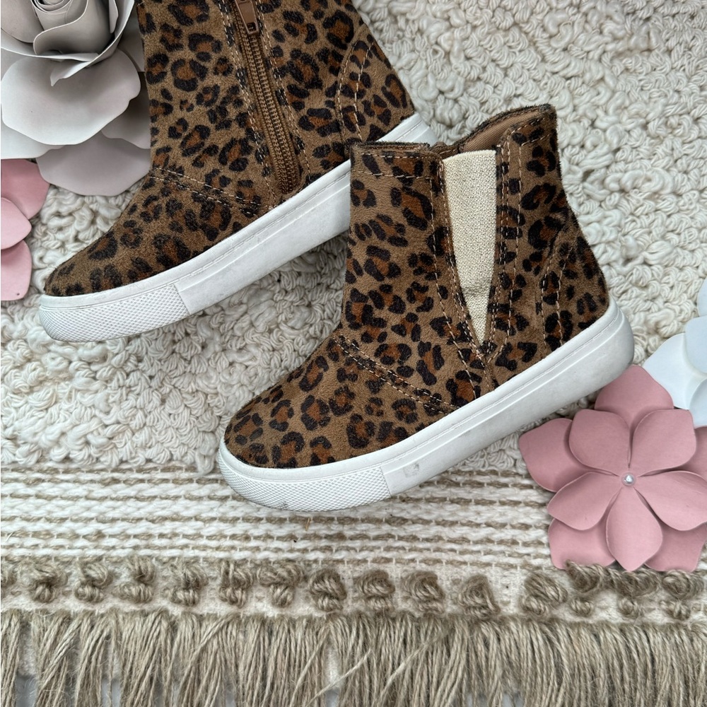 Leopard Hightop Zipper Sneakers